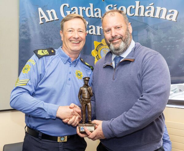 Detective Sergeant Stephen Delaney, on behalf of the Association of Garda Sergeants and Inspectors (AGSI), makes a presentation to Sergeant Egan