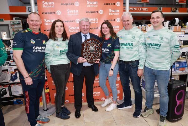 Sean Swan, Carlow Camogie Sponsor, with members of the U16 All Ireland winning management, Keith Moran, Christine Walsh, Orla Kenny, John Bergin and Jamie Thorpe. Sean Swan, Carlow Camogie Sponsor, with members of the U16 All Ireland winning management, Keith Moran, Christine Walsh, Orla Kenny, John Bergin and Jamie Thorpe.