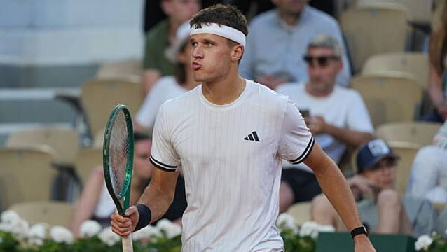 Jakub Mensik beats Joao Fonseca to set up French Open semi with Alexander Zverev