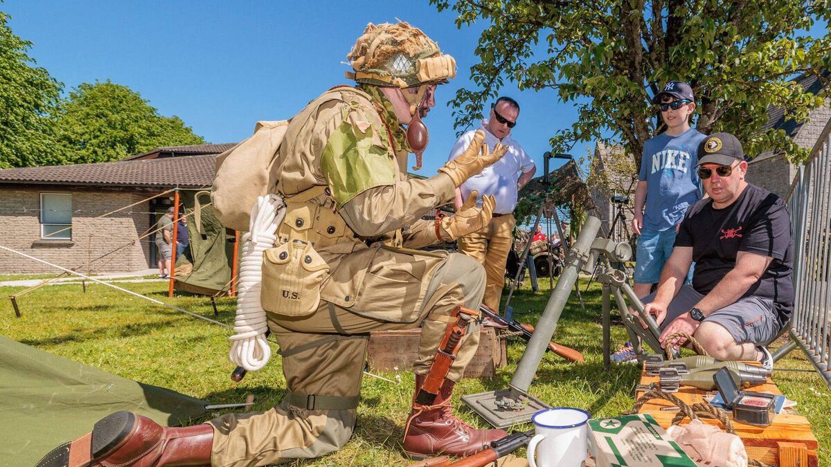 Fine weather draws crowds to museum military day