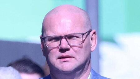 Surgeon had 'psychotic episode' when he thrashed restaurant and assaulted guests