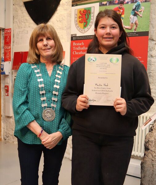CHAS president, Helen Doyle with winner, Masa Nad 