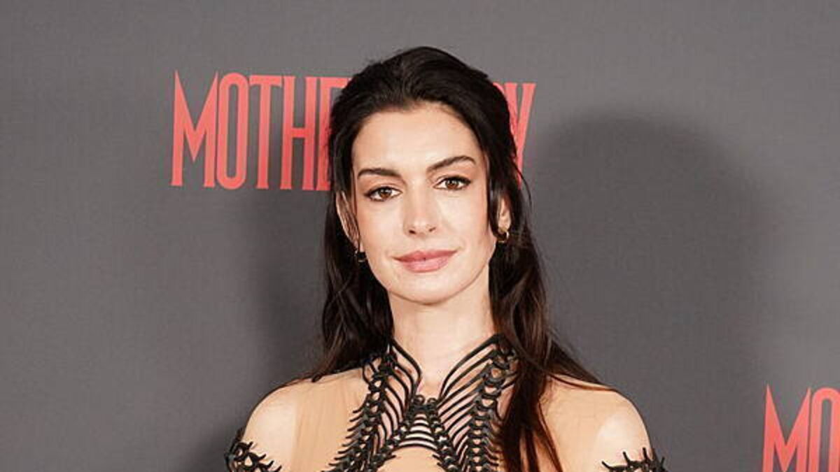 Anne Hathaway announces she is pregnant with third child