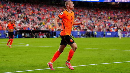 Netherlands cruise into last 32 with 3-1 win over Tunisia