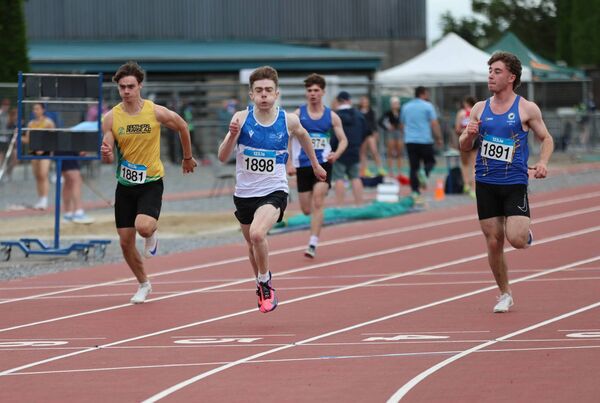 Eanna Dunican (SLOT) winning the boys u19 100m.