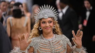 Taylor Swift and Travis Kelce get married at New York’s Madison Square Garden Taylor Swift and Travis Kelce get married at New York’s Madison Square Garden