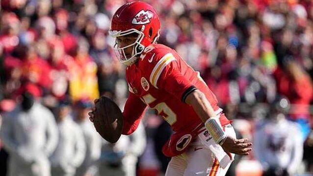 Kansas City Chiefs introduce American footballs to Dublin parks