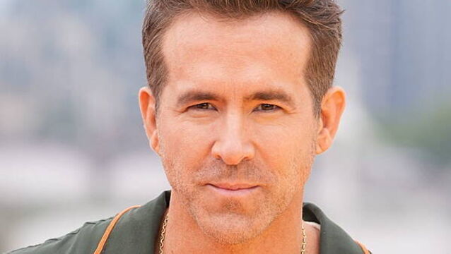 Ryan Reynolds walks the floor at Comic-Con dressed as Deadpool