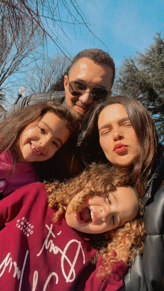 Wederson, Fernanda and their two daughters, Alicia and Liz