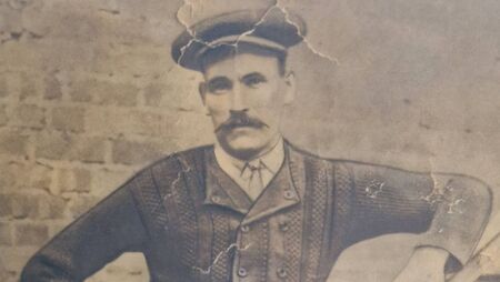 Great grandson visits grave of relative from Ballon who died during WW1
