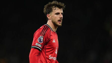 Mason Mount to miss Leeds friendly as Man Utd take cautious approach over knock