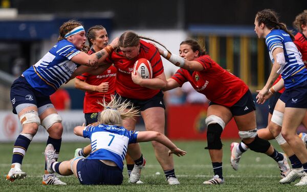 Roisín Kinch tackle Munster's Jane Clohessy. Photo: INPHO/Ben Brady Roisín Kinch tackle Munster's Jane Clohessy. Photo: INPHO/Ben Brady