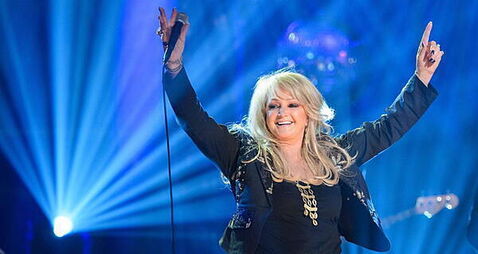 Bonnie Tyler fans to line streets of Mumbles as coffin brought to former home