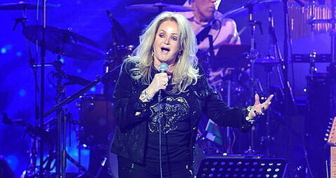 Fans travel from across UK and arrive hours early for Bonnie Tyler funeral
