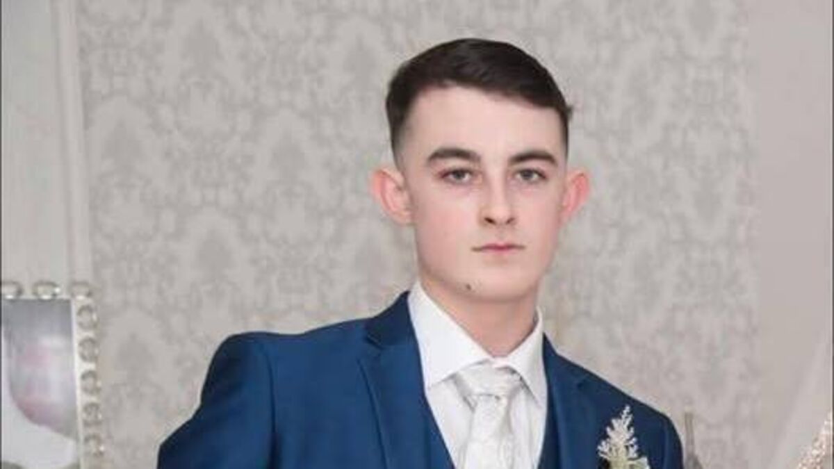 Death notice released for teenager killed in M9 crash, as Gardaí appeal for families' privacy to be respected