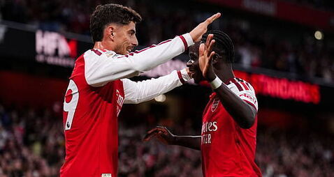 Arsenal make emphatic winning start to title defence