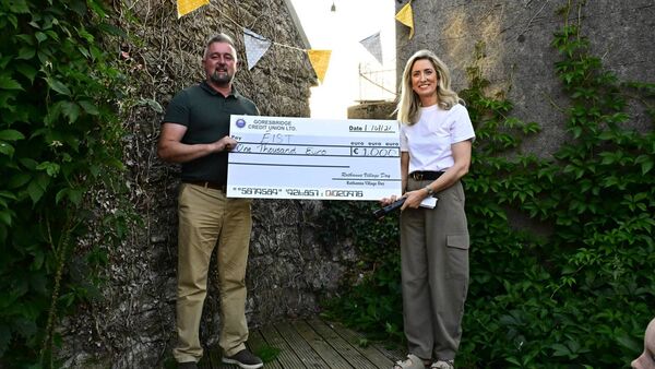 A donation of €1,000 was made to the Éist Cancer Support Centre A donation of €1,000 was made to the Éist Cancer Support Centre