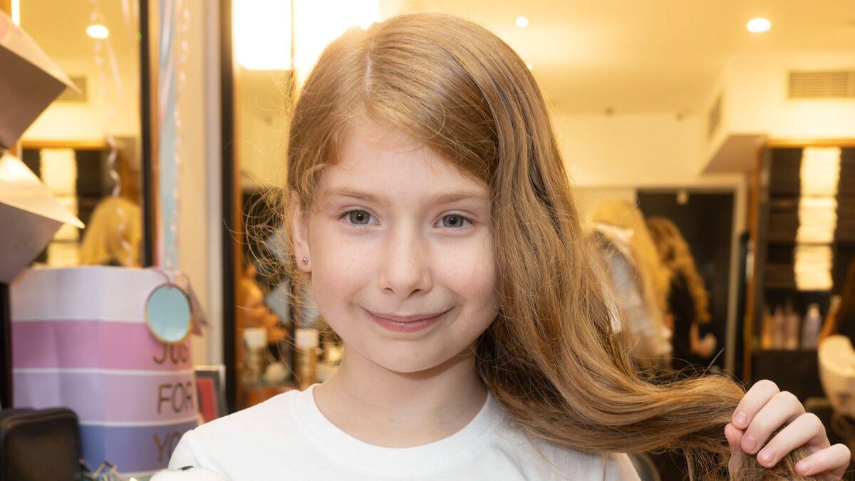 Autism diagnosis inspires Zoe to donate her long locks to charity while raising almost €600
