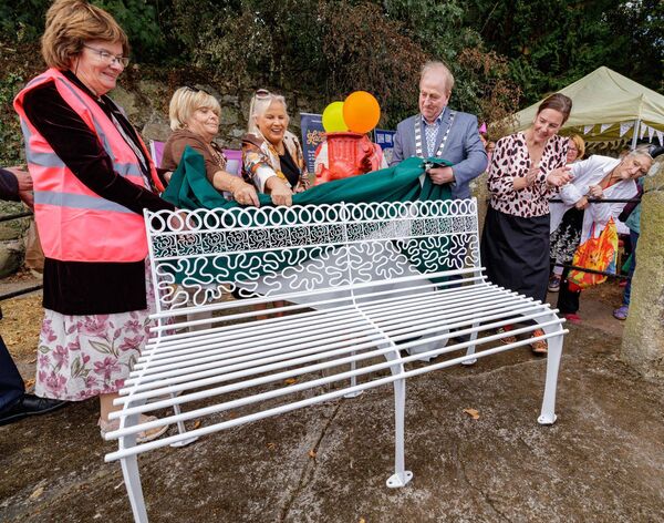 Cllr Tommy Kinsella, Cathaoirleach Carlow County Council, minister of state Jennifer Murnane O'Connor TD and Catherine Callaghan TD with Margaret Byrne and Betty Thompson from Borris Lacemakers unveil a seat to mark the lacemakers' 10th anniversary