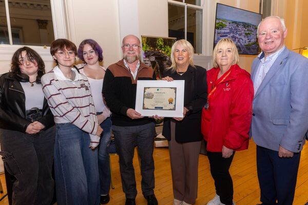 Pictured at the Ballymurphy and Tullow ‘Pride of Place’ recognition evening in the Carlow Town Hall were Jennifer Murnane O'Connor TD (Minister of State at the Department of Health), Cllr William Paton (Tullow Tidy Towns), Cllr John Pender, Ciara Timmins, Chelsie-Jaye Sinnott, Kaisey Carroll and Cathy Lillicrap (CarlowRegional Youth Services, Tullow Youth Project). Pictured at the Ballymurphy and Tullow ‘Pride of Place’ recognition evening in the Carlow Town Hall were Jennifer Murnane O'Connor TD (Minister of State at the Department of Health), Cllr William Paton (Tullow Tidy Towns), Cllr John Pender, Ciara Timmins, Chelsie-Jaye Sinnott, Kaisey Carroll and Cathy Lillicrap (CarlowRegional Youth Services, Tullow Youth Project).